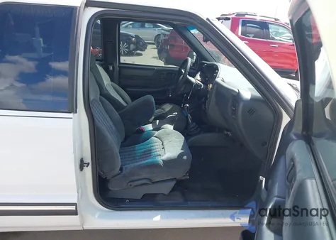 2001 Chevrolet S-10 Ls из США, поврежденный, VIN 1GCCS19571K129645